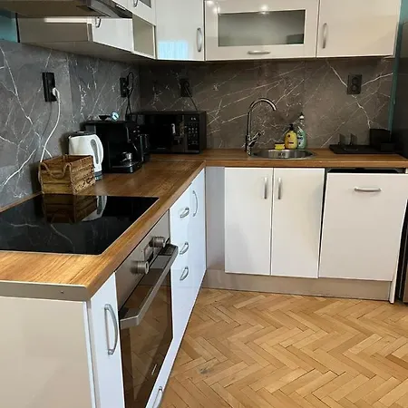 Al Malina 3bdr Family With Parking Space Near Airport And Iec * 소피아
