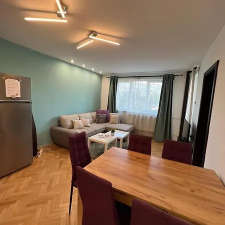 Al Malina 3bdr Family With Parking Space Near Airport And Iec