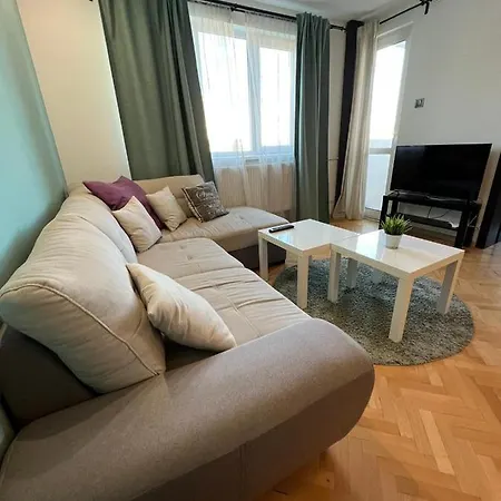 Al Malina 3bdr Family With Parking Space Near Airport And Iec Apartament *