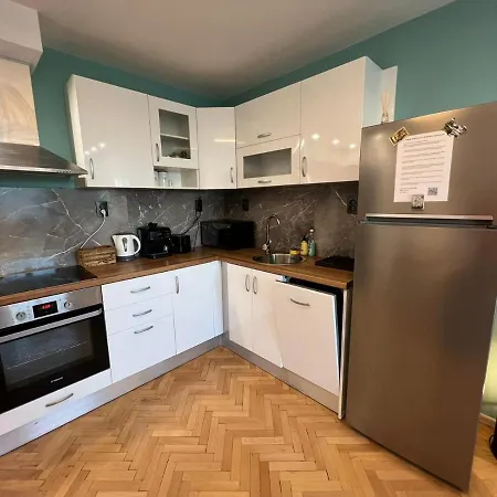 Lägenhet Al Malina 3bdr Family With Parking Space Near Airport And Iec Sofia