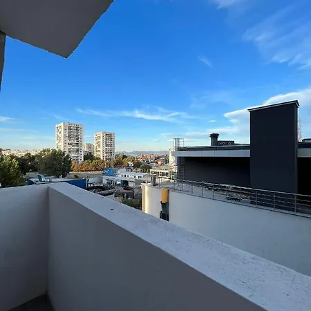 Al Malina 3bdr Family With Parking Space Near Airport And Iec