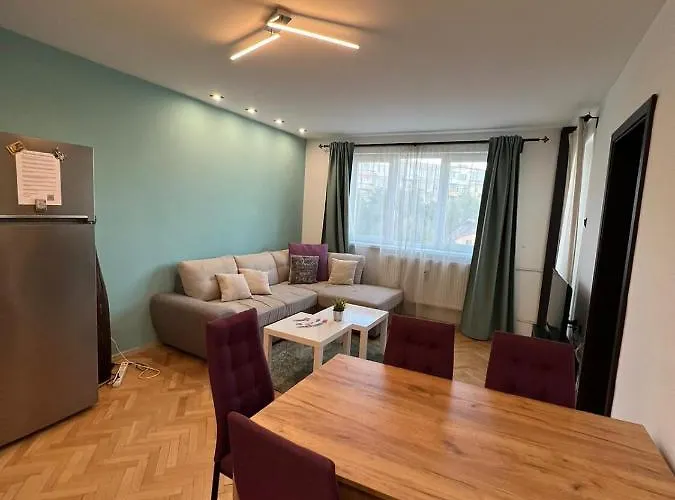 Al Malina 3bdr Family With Parking Space Near Airport And Iec