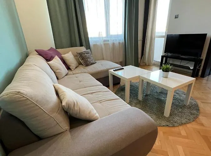 Al Malina 3bdr Family With Parking Space Near Airport And Iec Apartment *