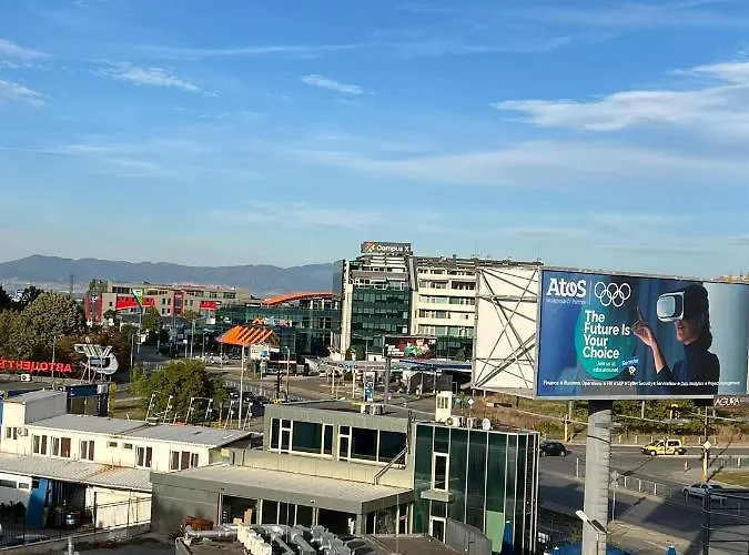 Al Malina 3bdr Family With Parking Space Near Airport And Iec